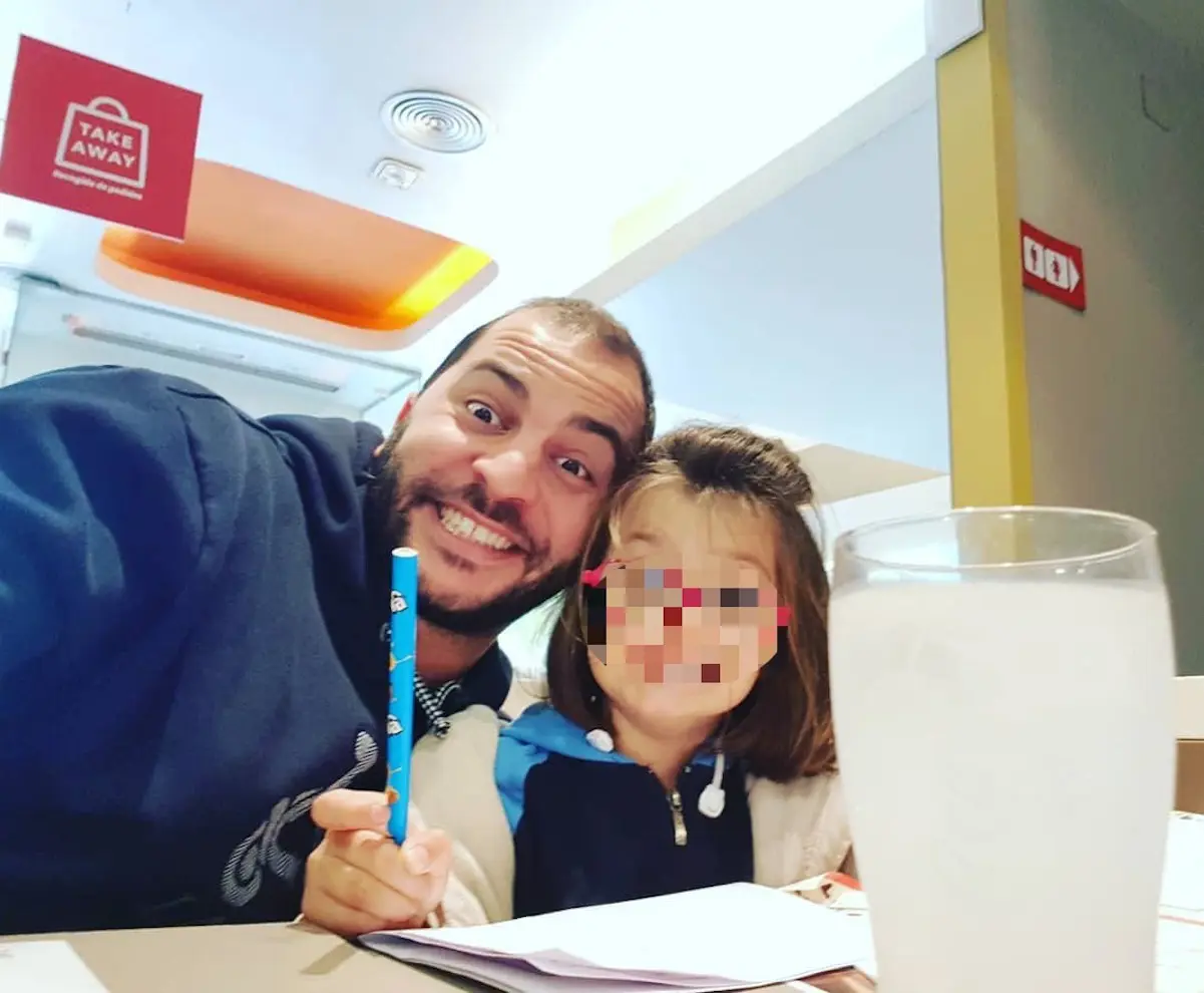 Antonio Tejado con su hija