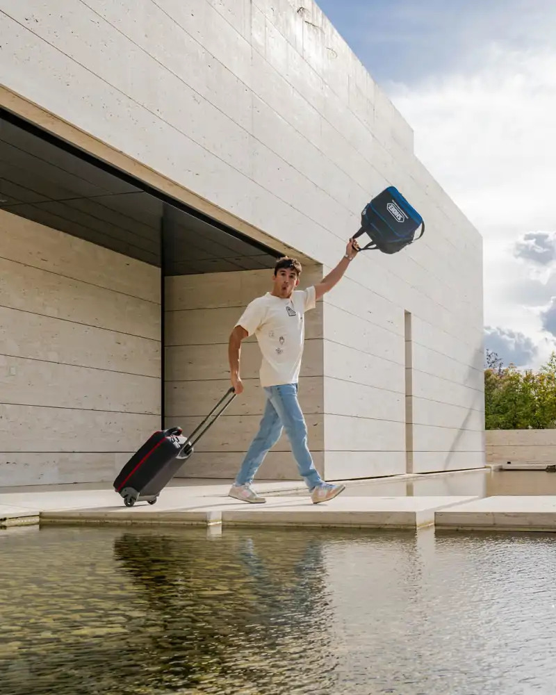 Marc Márquez abre las puertas de su impresionante mansión con piscina, gimnasio y sala de billar