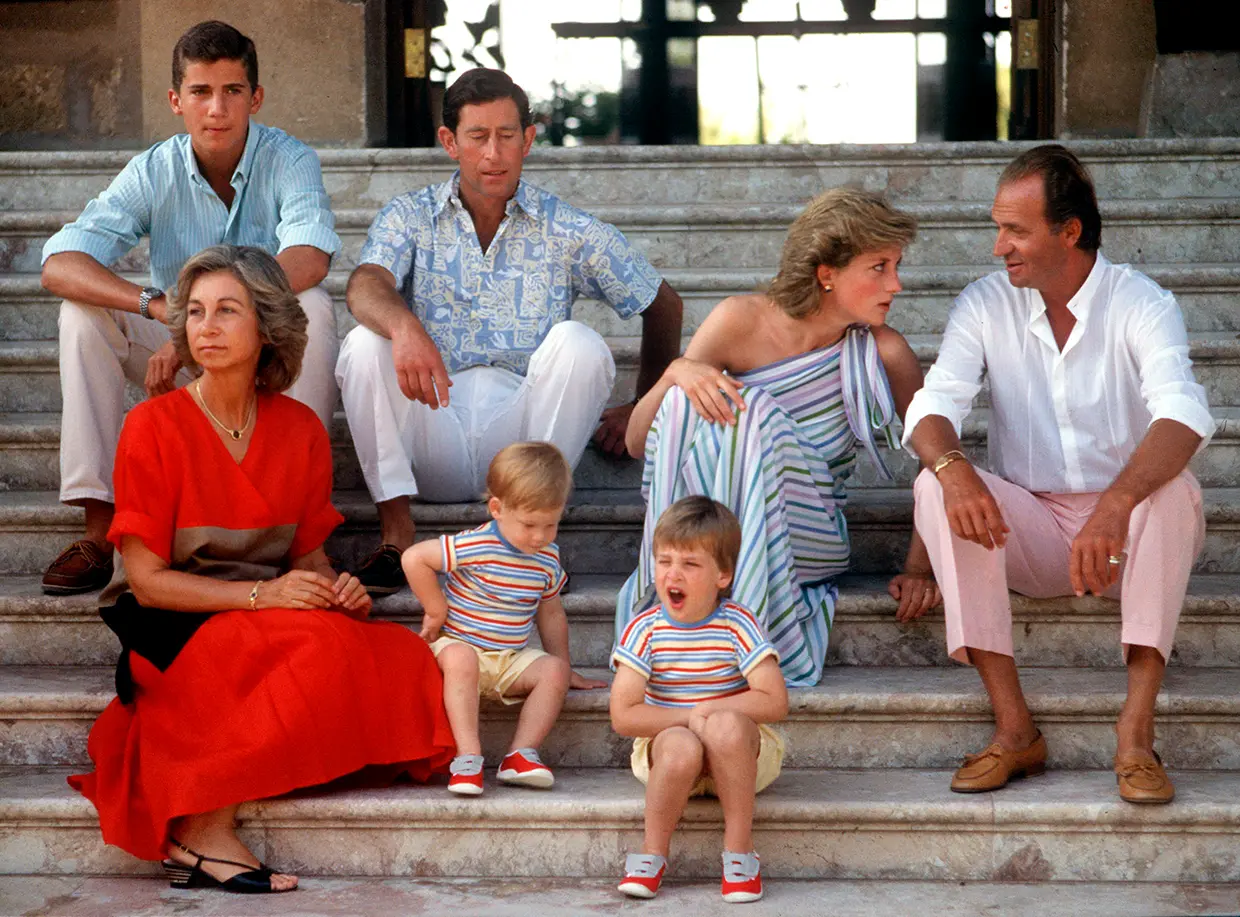 Los príncipes de Gales y sus hijos, en uno de sus veranos en Marivent.