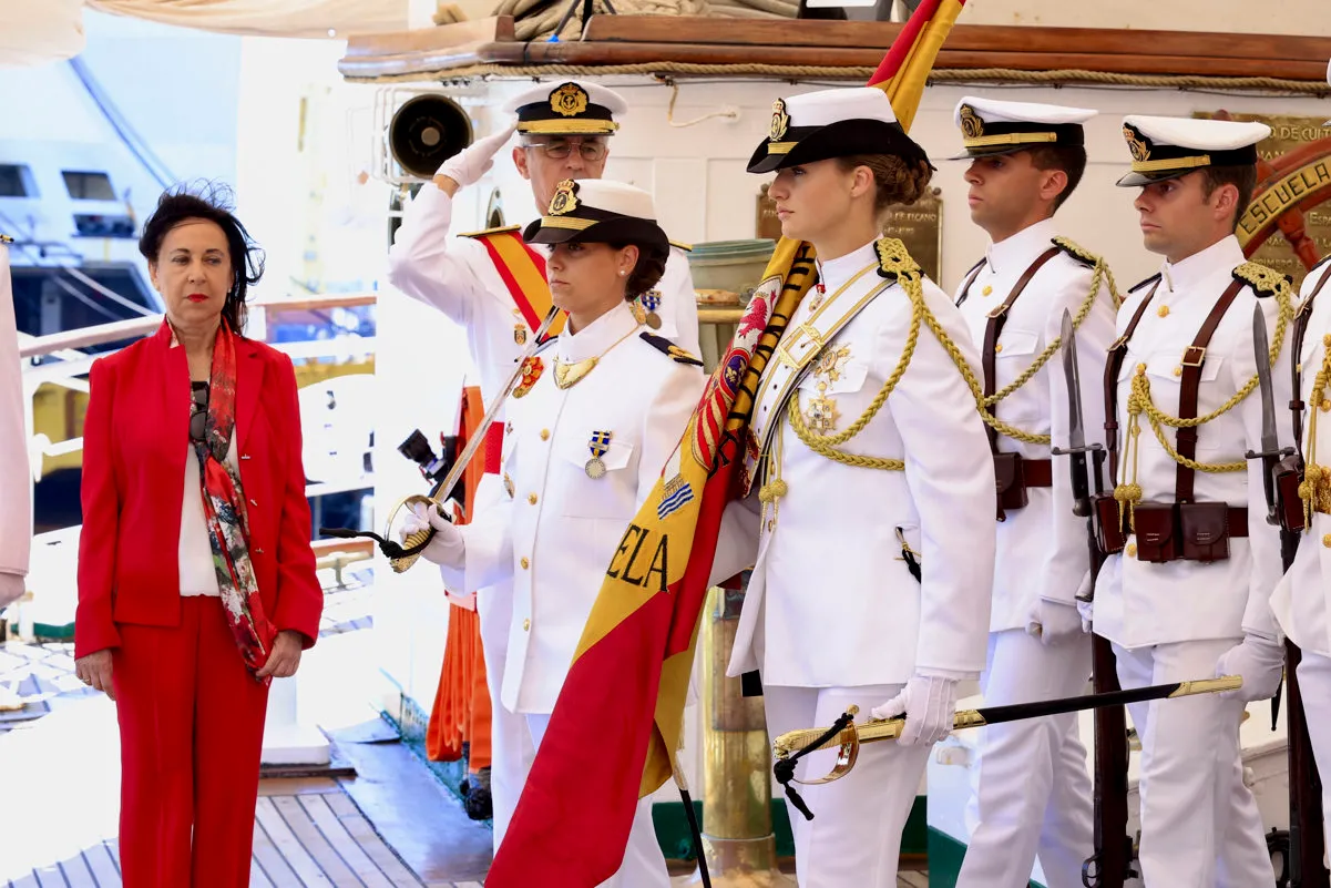 La princesa Leonor durante la jura de bandera que ha tenido lugar este viernes a bordo del buque escuela Juan Sebastián de Elcano, que se encuentra haciendo escala en Montevideo (Uruguay)