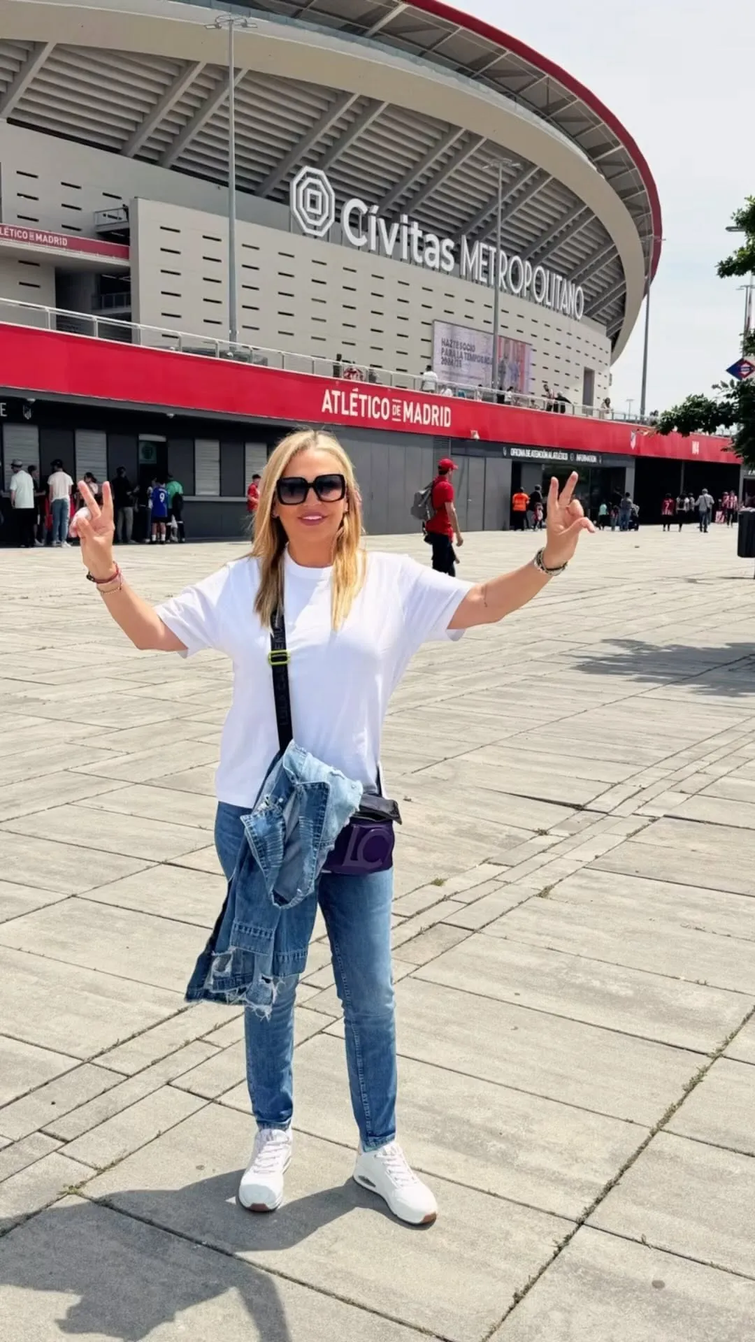 Belén Esteban en el Estadio Metropolitano