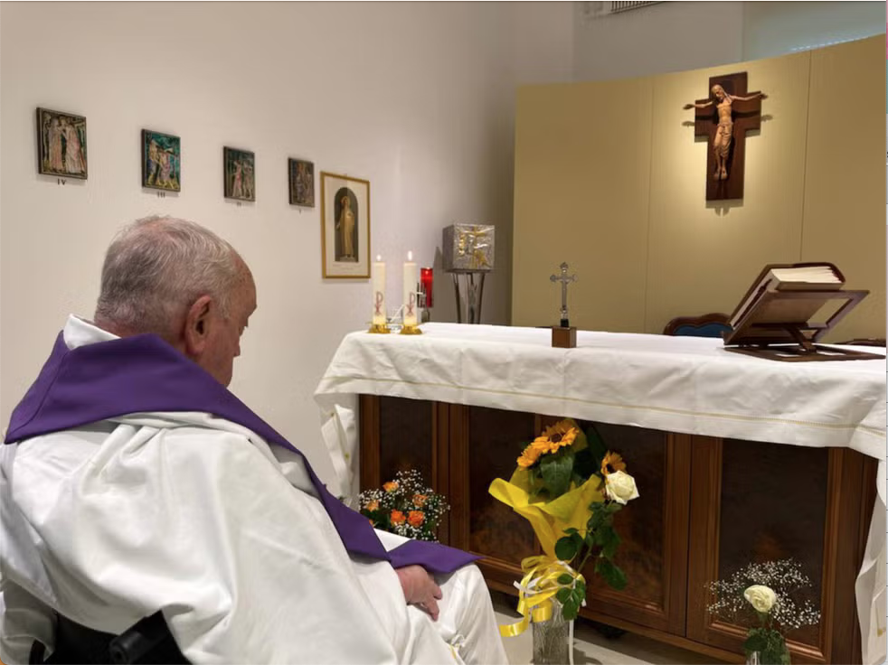 Papa Francisco: su primera imagen hospitalizado