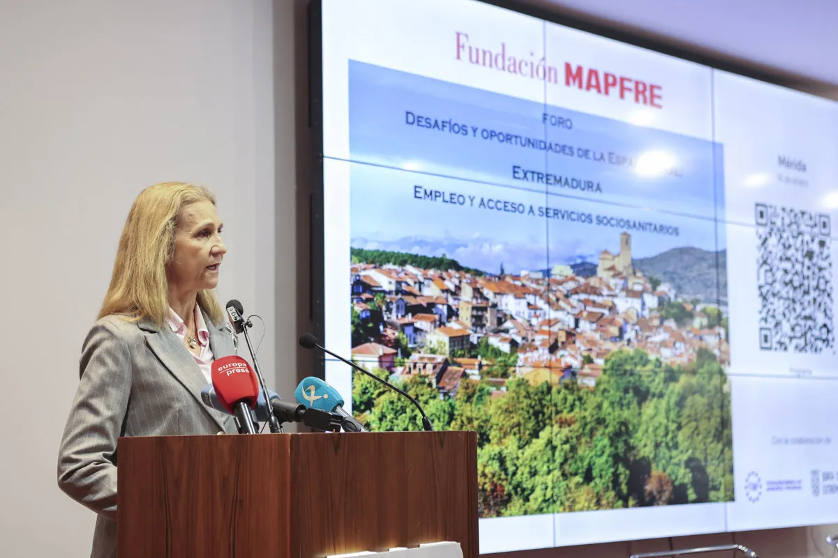 La infanta Elena en su trabajo con la fundación Mapfre.