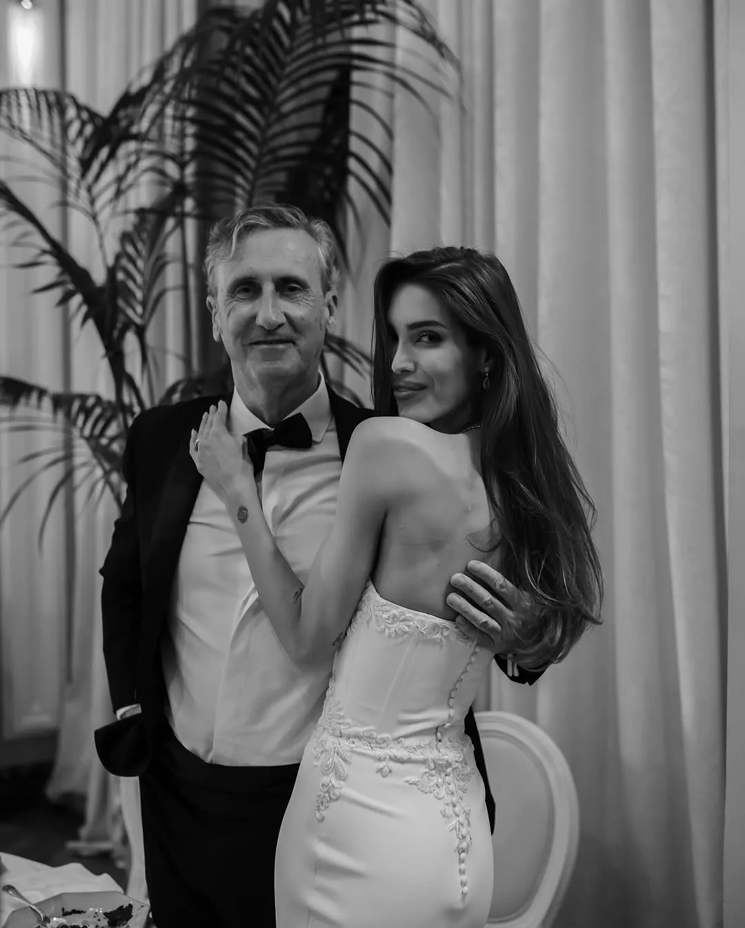 Marta López Álamo en una imagen con su padre el día de de su boda con Kiko Matamoros