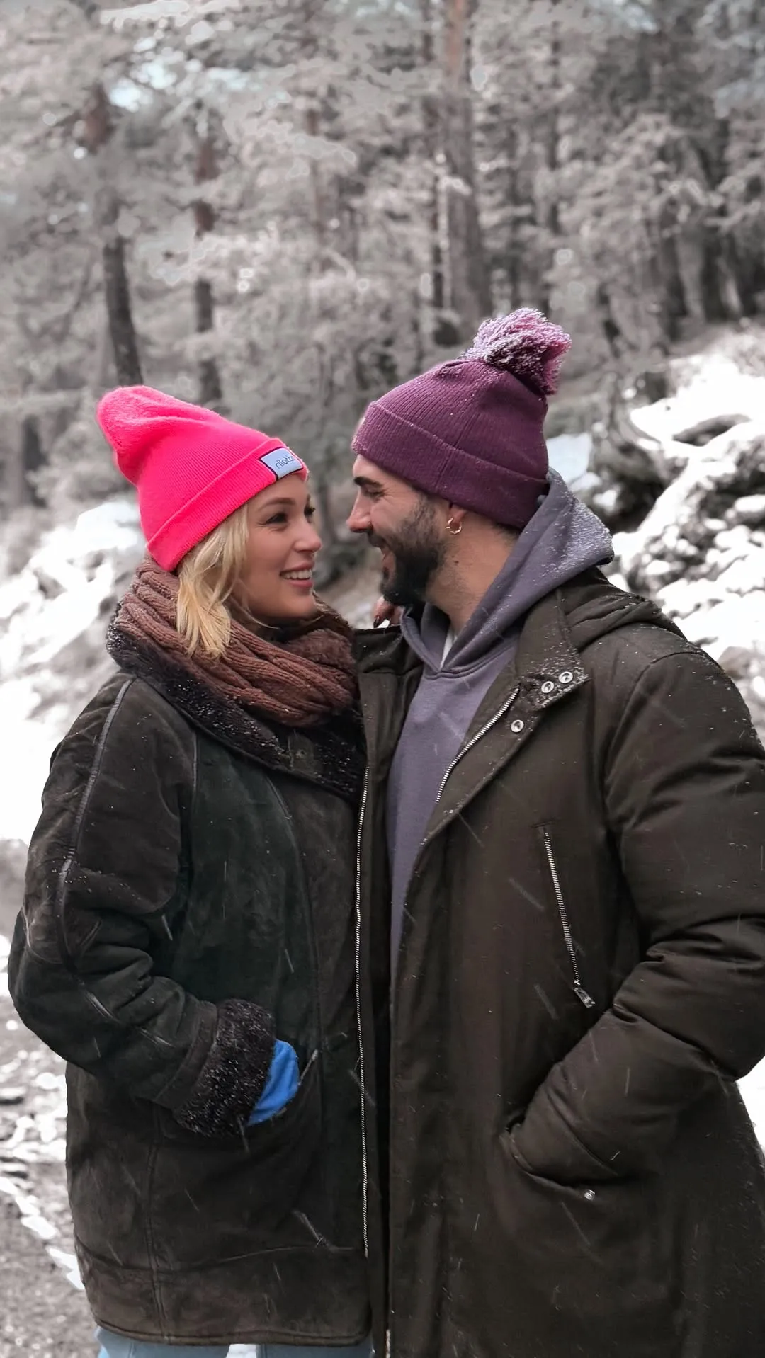 Marta Riesco y su novio Alejandro Caraza en la nieve