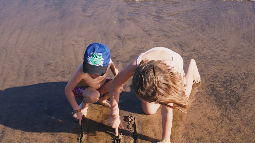 Las fotos más dulces de Roberto Leal y Sara Rubio con sus hijos en Lanzarote