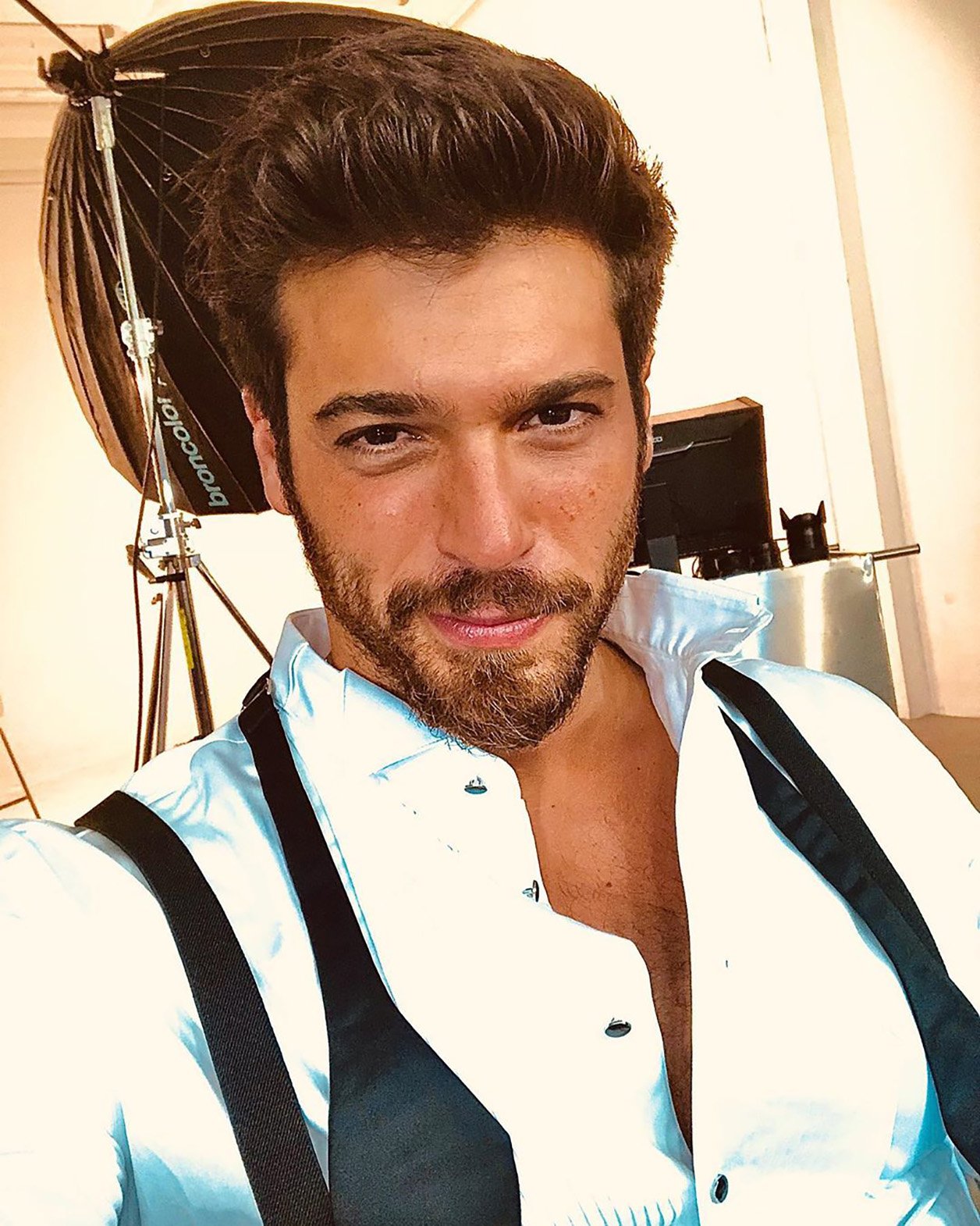 Can Yaman se lo pasa en grande en Italia