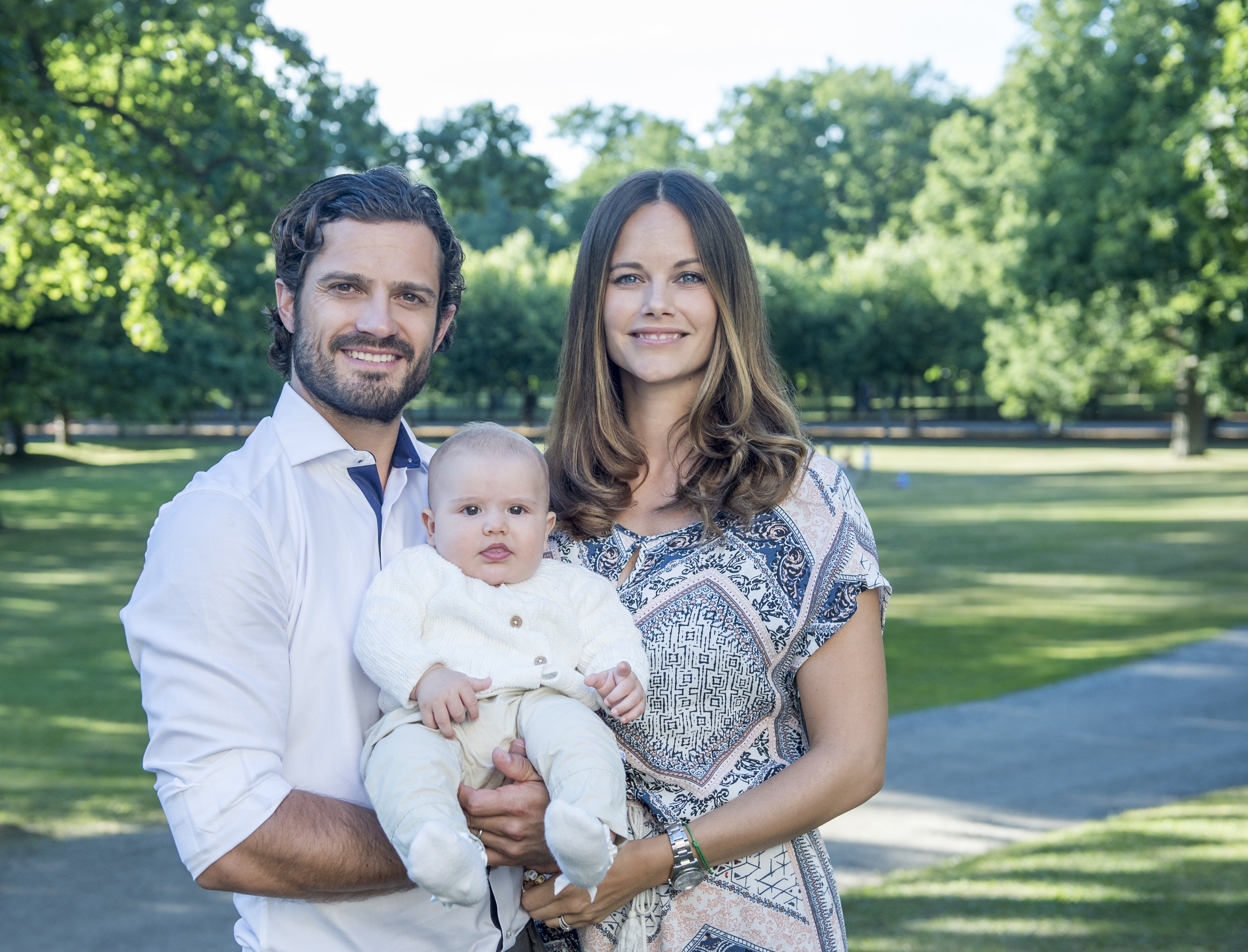 carlos felipe y sofia de suecia bautizarán a su hijo en septiembre