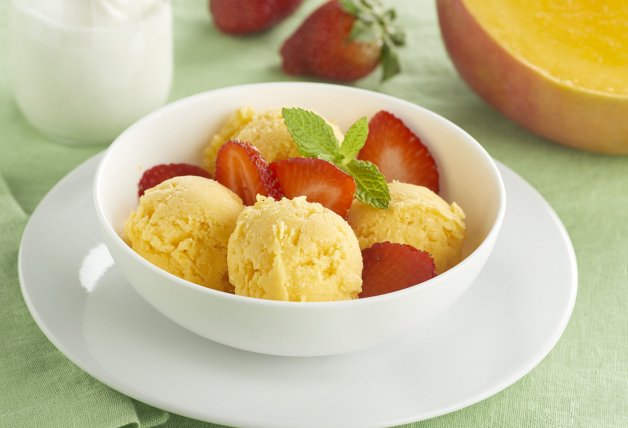 Helado de yogur y mango