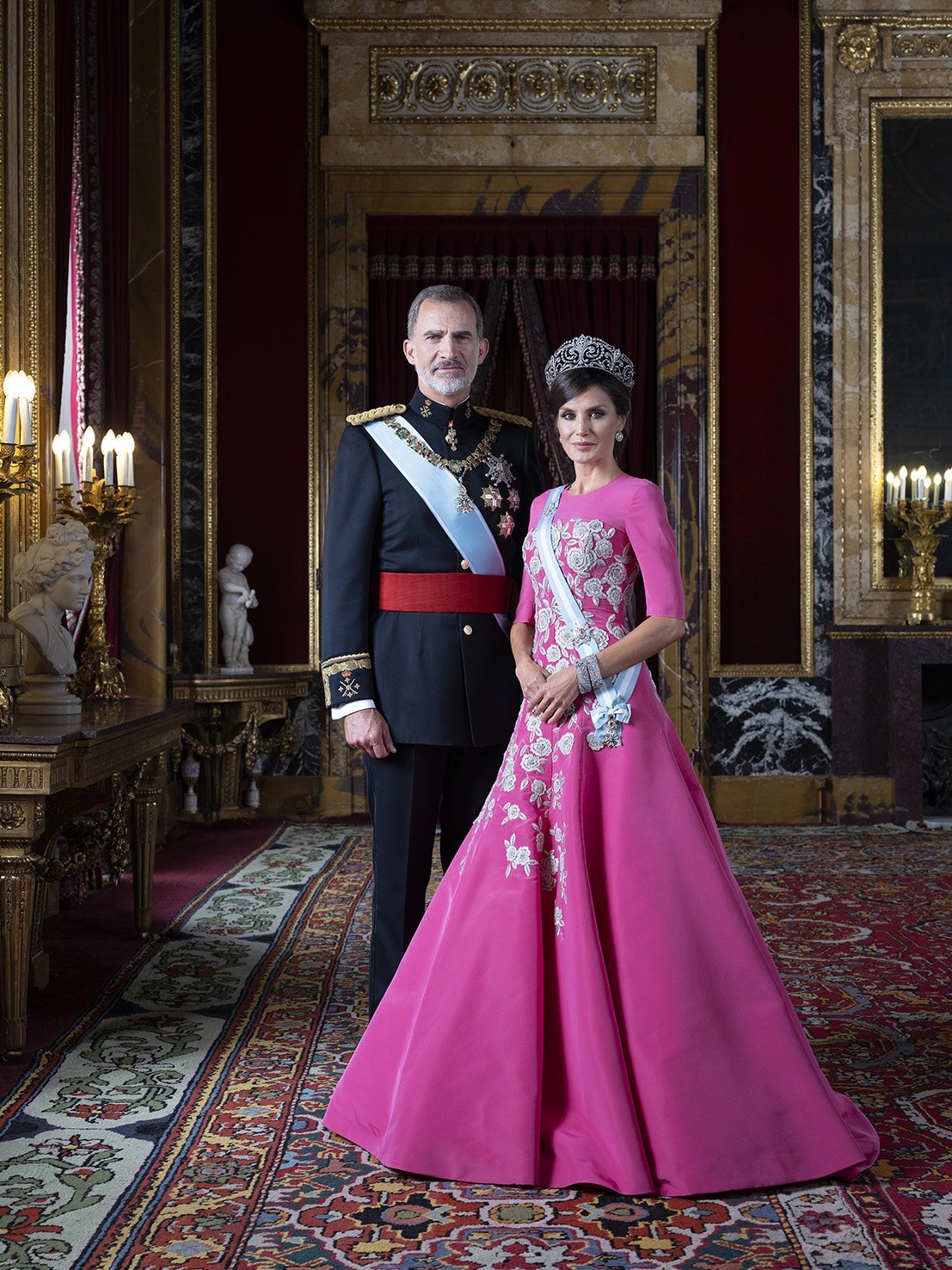 Felipe Y Letizia Estrenan Sus Primeros Retratos Oficiales Como Reyes